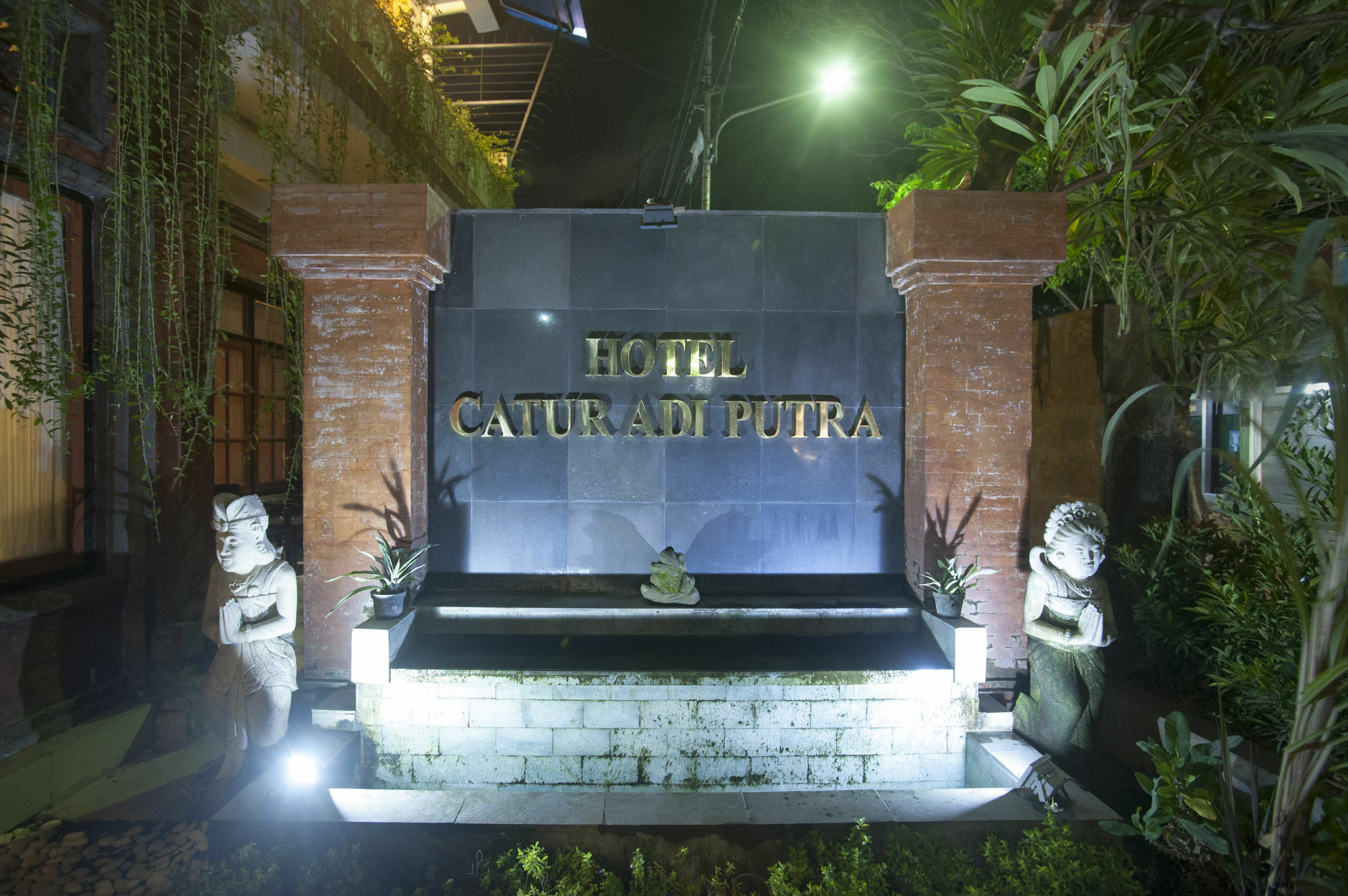Catur Adi Putra Hotel by Shailendra Denpasar  Bagian luar foto